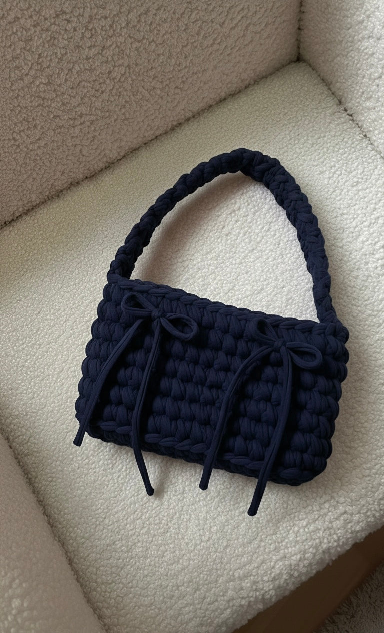 Fiyonk Detaylı El Örgüsü Baget Çanta