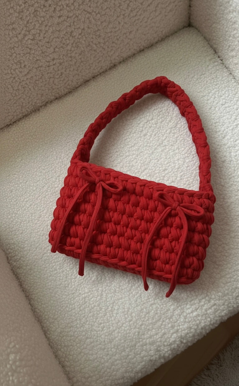 Fiyonk Detaylı El Örgüsü Baget Çanta